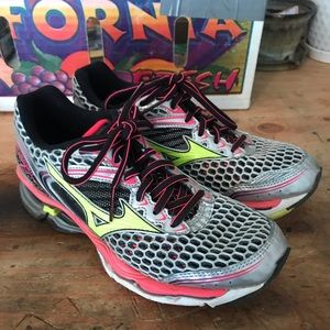 Mizuno running shoes size W7
